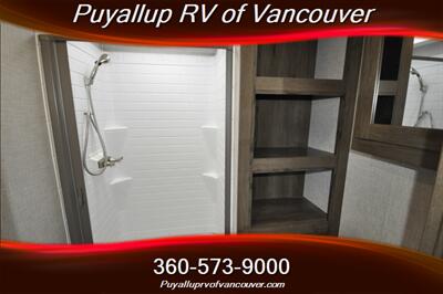 2021 FOREST RIVER RV EAST TO WEST DELLA TERRA 292MK   - Photo 18 - Vancouver, WA 98682-4901