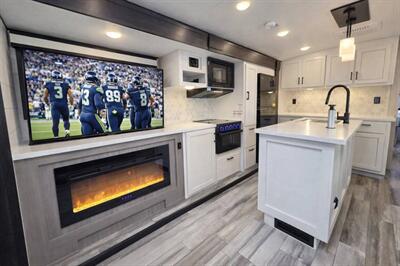 2024 Jayco Whitehawk 32RL   - Photo 4 - Puyallup, WA 98373