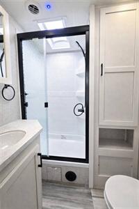 2024 Jayco Whitehawk 32RL   - Photo 8 - Puyallup, WA 98373