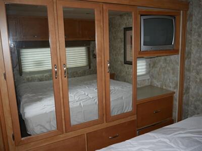2007 Itasca Sunova 35J - Photo 9 - Puyallup, WA 98373
