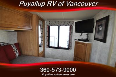 2011 WINNEBAGO VISTA 30W MOTIR HOME CLASS A   - Photo 13 - Vancouver, WA 98682-4901