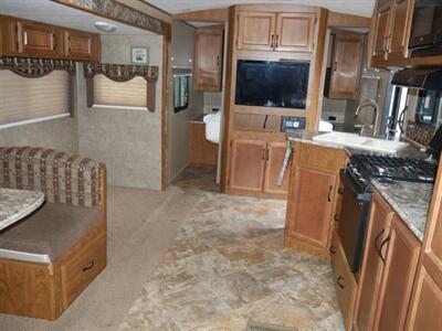 2015 Outdoors RV Creek Side 27BHS   - Photo 8 - Puyallup, WA 98373