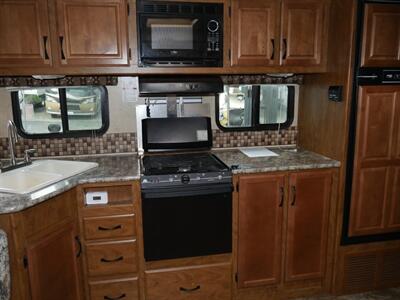 2015 Outdoors RV Creek Side 27BHS   - Photo 4 - Puyallup, WA 98373