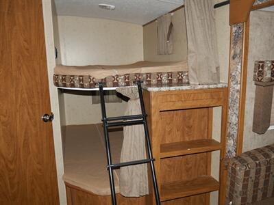 2015 Outdoors RV Creek Side 27BHS   - Photo 5 - Puyallup, WA 98373