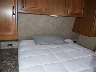 2015 Outdoors RV Creek Side 27BHS   - Photo 7 - Puyallup, WA 98373