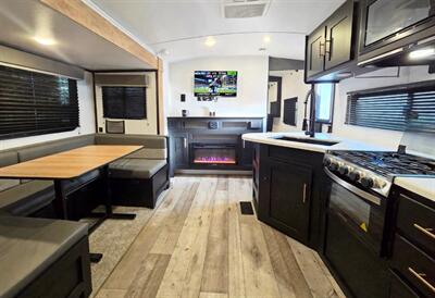 2022 Keystone Springdale 240BHWE - Photo 6 - Puyallup, WA 98373