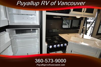2021 JAYCO JAYFLIGHT 27RL TRAVEL TRAILER   - Photo 12 - Vancouver, WA 98682-4901