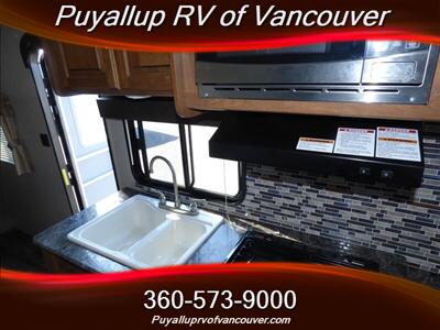 2017 KEYSTONE RV SPRINGDALE 202QBWE   - Photo 16 - Vancouver, WA 98682-4901