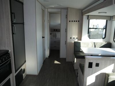 2022 Cruiser RV Shadow Cruiser 280QB   - Photo 14 - Puyallup, WA 98373