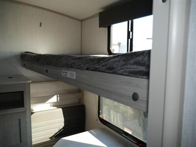 2022 Cruiser RV Shadow Cruiser 280QB   - Photo 11 - Puyallup, WA 98373