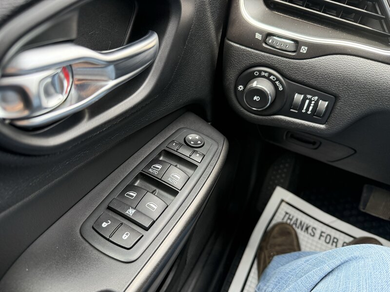 2020 Jeep Cherokee Trailhawk - Photo 25