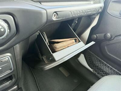 2018 Jeep Wrangler Sport   - Photo 38 - Hermon, ME 04401