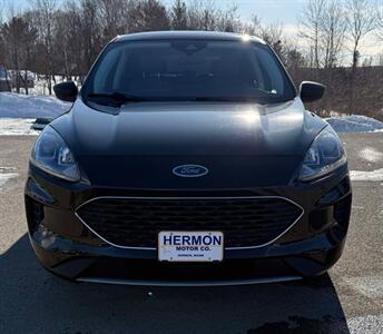 2022 Ford Escape SE   - Photo 2 - Hermon, ME 04401