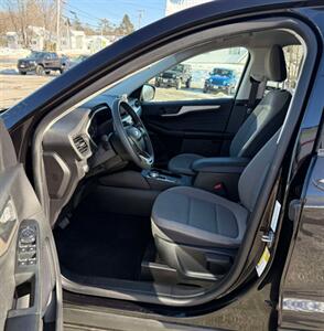 2022 Ford Escape SE   - Photo 11 - Hermon, ME 04401