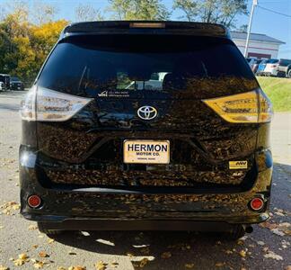 2017 Toyota Sienna SE Premium 8-Passeng   - Photo 6 - Hermon, ME 04401