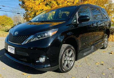 2017 Toyota Sienna SE Premium 8-Passeng   - Photo 3 - Hermon, ME 04401