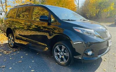 2017 Toyota Sienna SE Premium 8-Passeng   - Photo 1 - Hermon, ME 04401