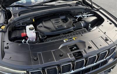 2021 Jeep Grand Cherokee L Overland   - Photo 11 - Hermon, ME 04401