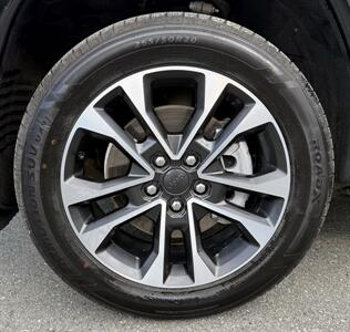 2021 Jeep Grand Cherokee L Overland   - Photo 10 - Hermon, ME 04401