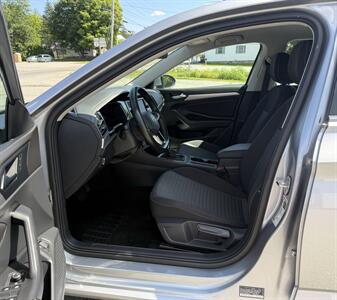 2024 Volkswagen Jetta S - Photo 11 - Hermon, ME 04401
