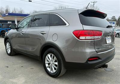 2017 Kia Sorento LX V6   - Photo 7 - Hermon, ME 04401