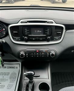 2017 Kia Sorento LX V6   - Photo 19 - Hermon, ME 04401