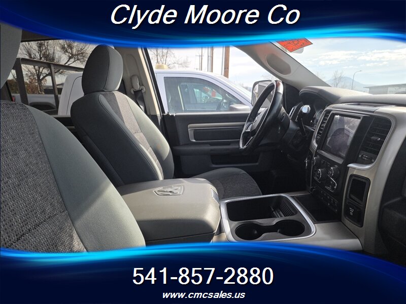 2018 RAM 3500 SLT - Photo 4 - Central Point, OR 97502