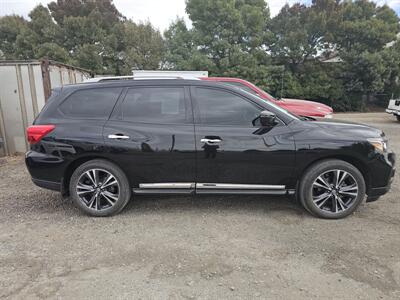 2017 Nissan Pathfinder Platinum SUV