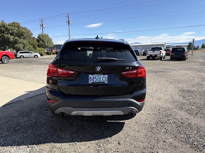 2018 BMW X1 xDrive28i - Photo 6 - Central Point, OR 97502
