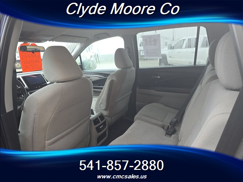 2016 Honda Pilot EX - Photo 4 - Central Point, OR 97502