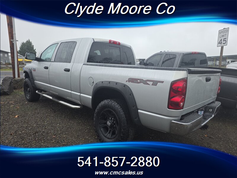 2008 Dodge Ram 2500 SXT - Photo 2 - Central Point, OR 97502