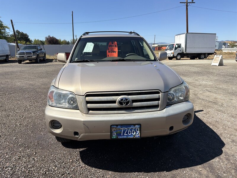2004 Toyota Highlander   - Photo 1 - Central Point, OR 97502