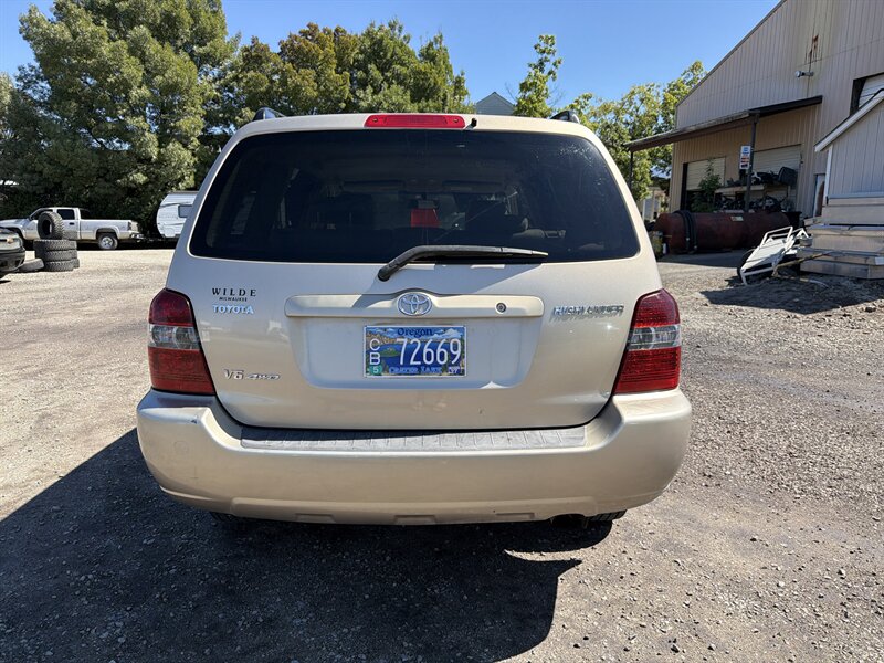 2004 Toyota Highlander - Photo 2 - Central Point, OR 97502