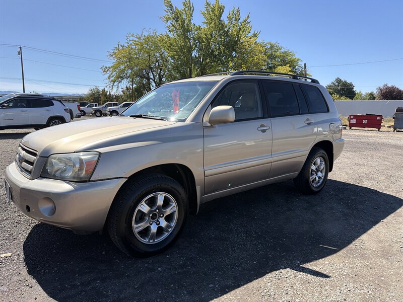 2004 Toyota Highlander - Photo 5 - Central Point, OR 97502