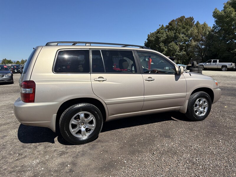 2004 Toyota Highlander - Photo 3 - Central Point, OR 97502