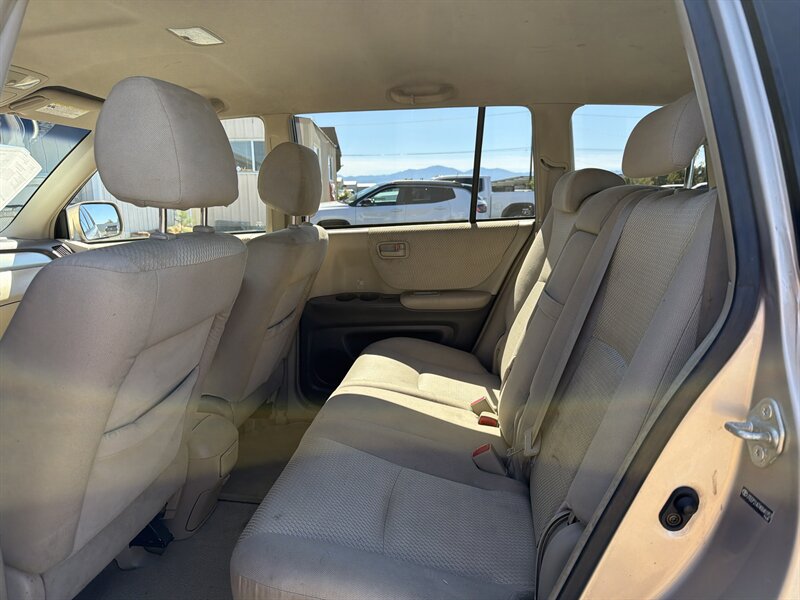 2004 Toyota Highlander - Photo 7 - Central Point, OR 97502