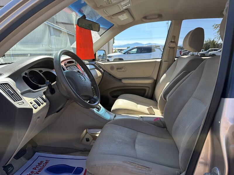 2004 Toyota Highlander - Photo 6 - Central Point, OR 97502