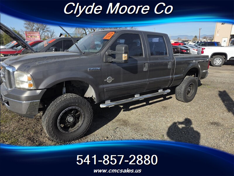 2002 Ford F-250 Super Duty XLT 4dr Crew Cab XLT   - Photo 1 - Central Point, OR 97502