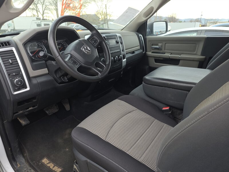 2012 RAM 1500 SLT - Photo 4 - Central Point, OR 97502