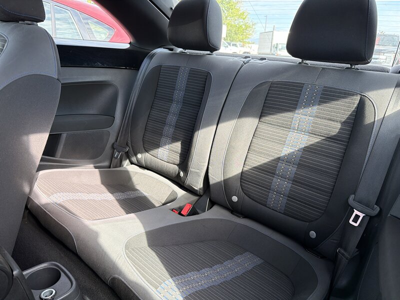 2013 Volkswagen Beetle Turbo PZEV - Photo 6 - Central Point, OR 97502