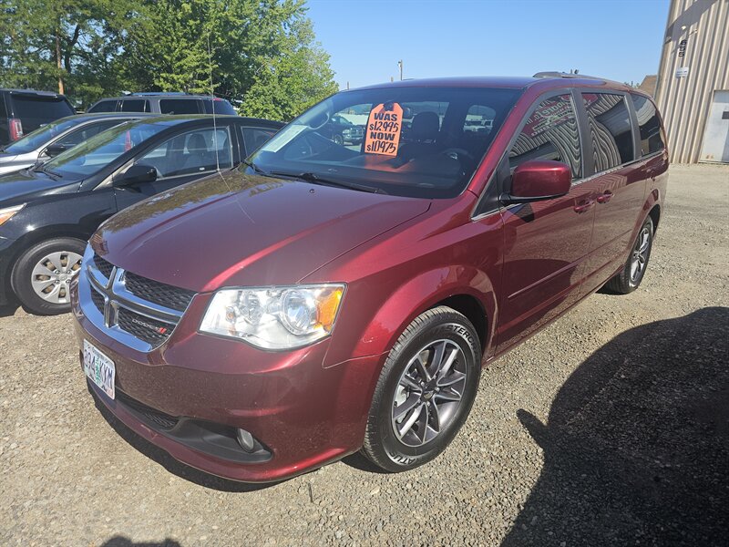 2017 Dodge Grand Caravan SXT - Photo 1 - Central Point, OR 97502
