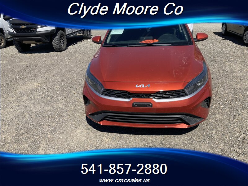 2022 Kia Forte LXS - Photo 3 - Central Point, OR 97502