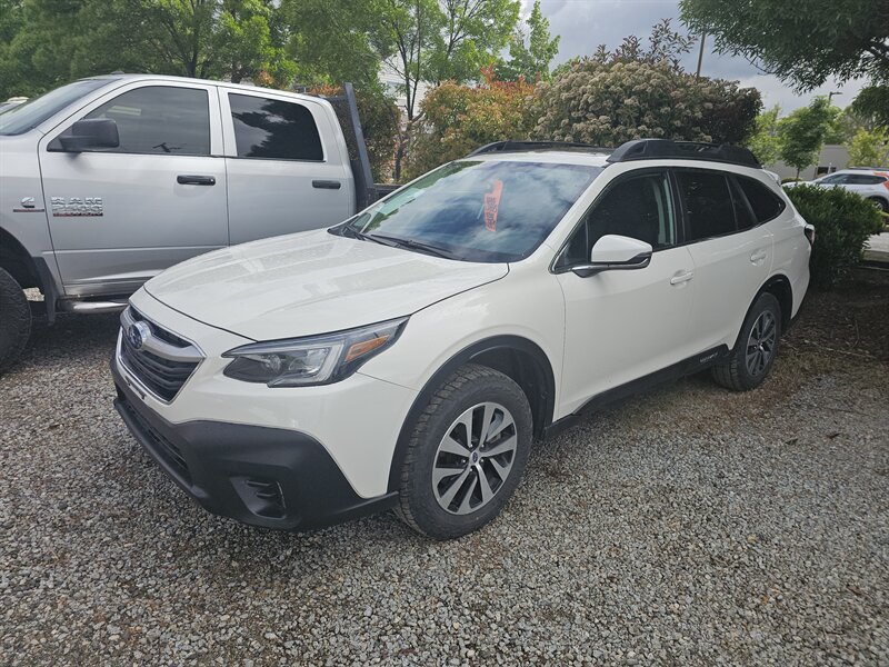2022 Subaru Outback Premium - Photo 1 - Central Point, OR 97502