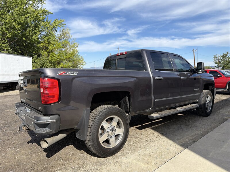 2016 Chevrolet Silverado 2500HD LTZ - Photo 5 - Central Point, OR 97502