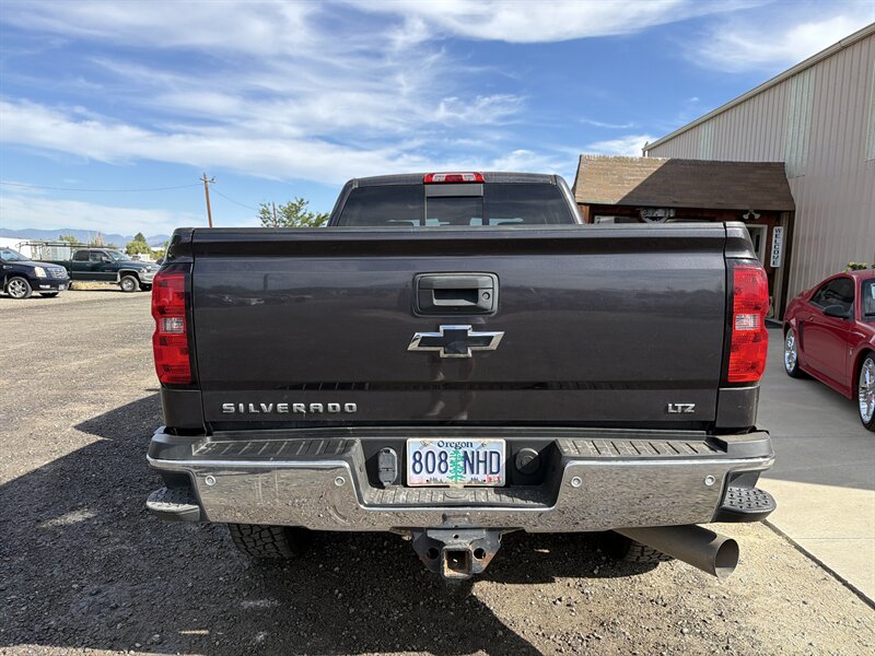 2016 Chevrolet Silverado 2500HD LTZ - Photo 6 - Central Point, OR 97502