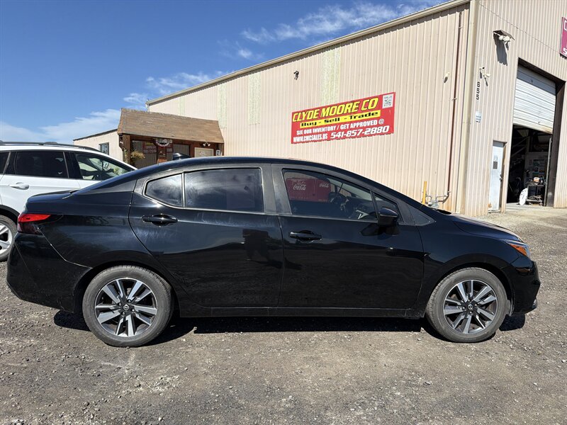 2021 Nissan Versa SV   - Photo 1 - Central Point, OR 97502