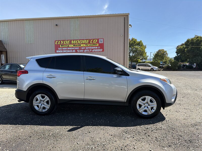 2015 Toyota RAV4 LE   - Photo 1 - Central Point, OR 97502