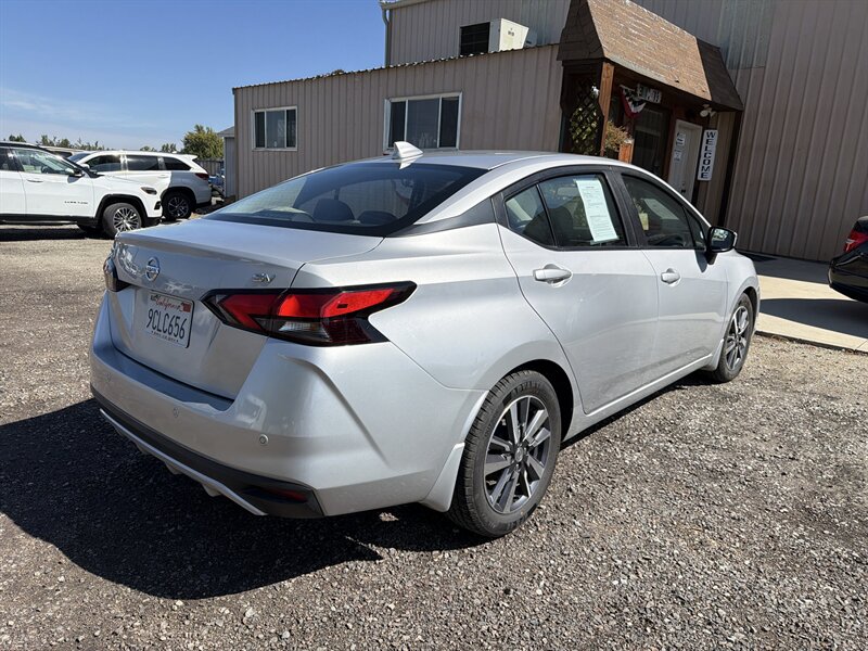 2020 Nissan Versa SV - Photo 2 - Central Point, OR 97502