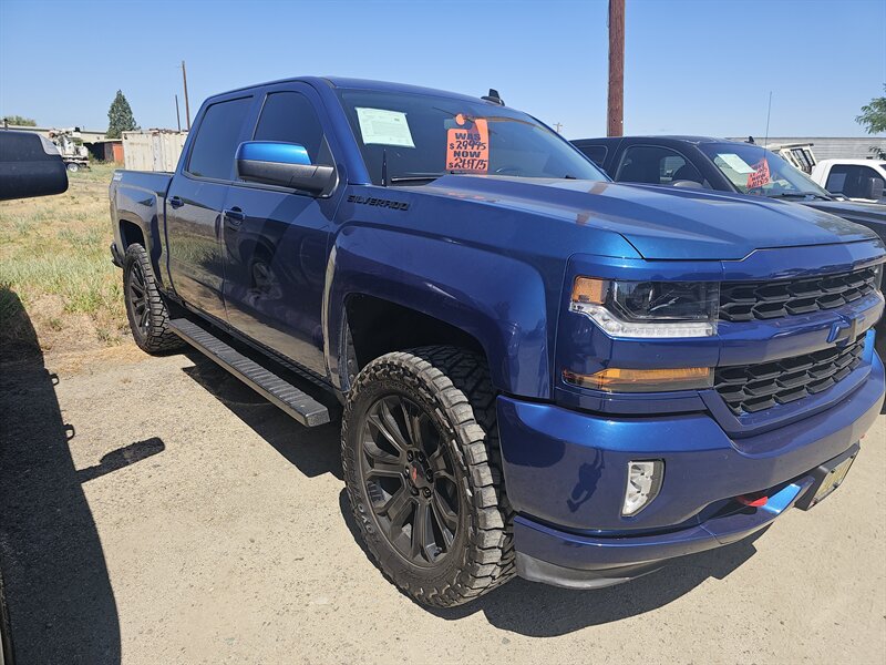 2017 Chevrolet Silverado 1500 LT - Photo 1 - Central Point, OR 97502