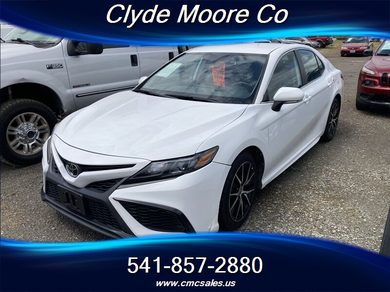 2023 Toyota Camry SE   - Photo 1 - Central Point, OR 97502